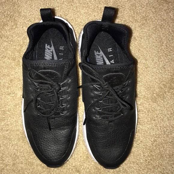 Black Leather Nike Huarache (7.5) - Picture 2 of 8